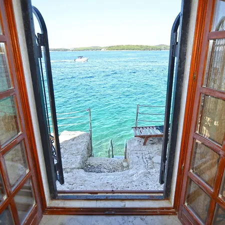 Waterside Cove Oasis Apartment Rovinj